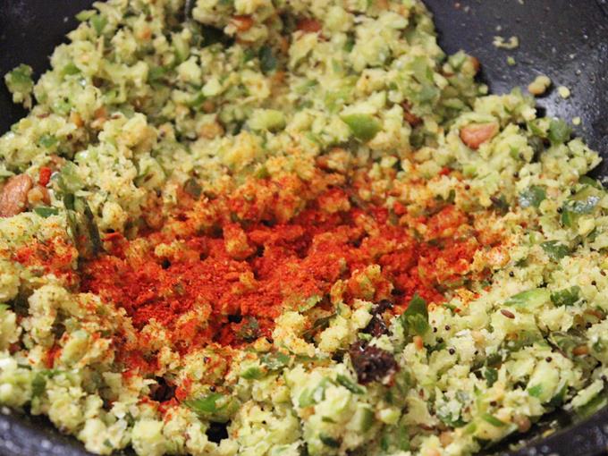 Sprinkle red chilli powder