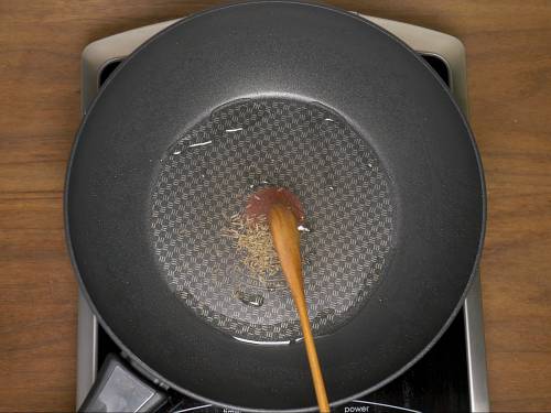 adding jeera to hot oil