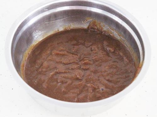 Making tamarind paste