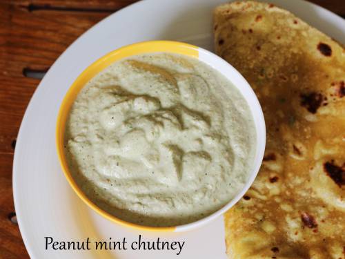 peanut chutney with mint leaves