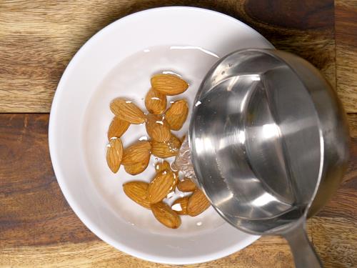 soaking almonds