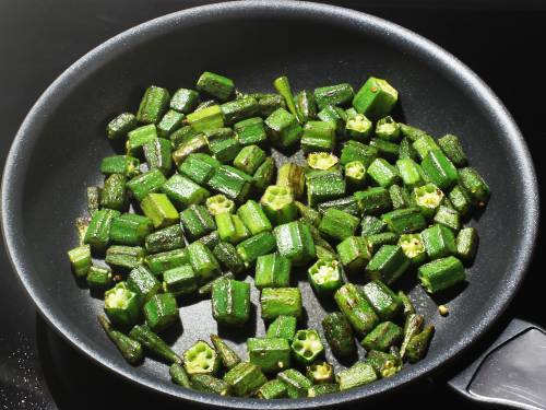 semi fried okra in a pan