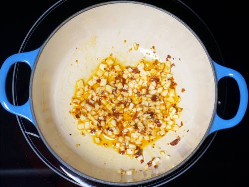 fried garlic for bread pizza sauce