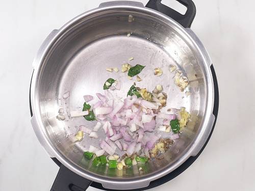 frying onions in oil