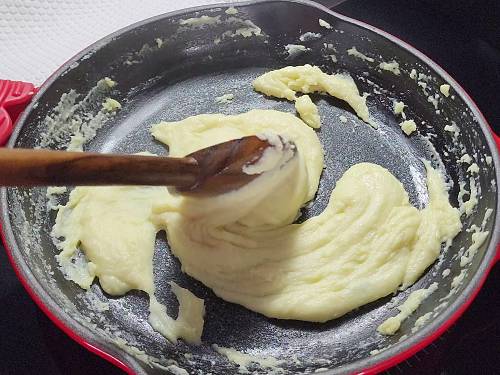 gooey khoya in a pan