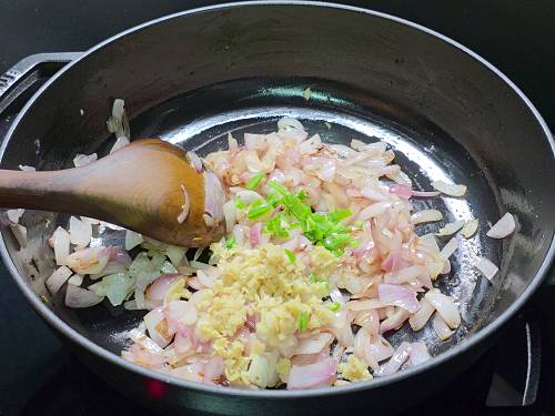 sauteing ginger garlic and chili
