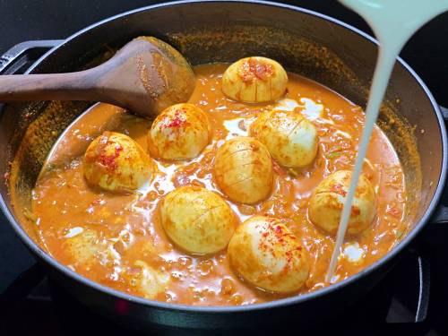 simmering eggs in kerala curry